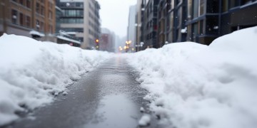 楼下扫雪到底归物业管吗？