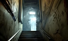在楼道抽烟可以找物业吗？