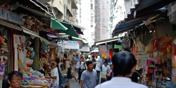 物业有权对摆地摊收费吗？